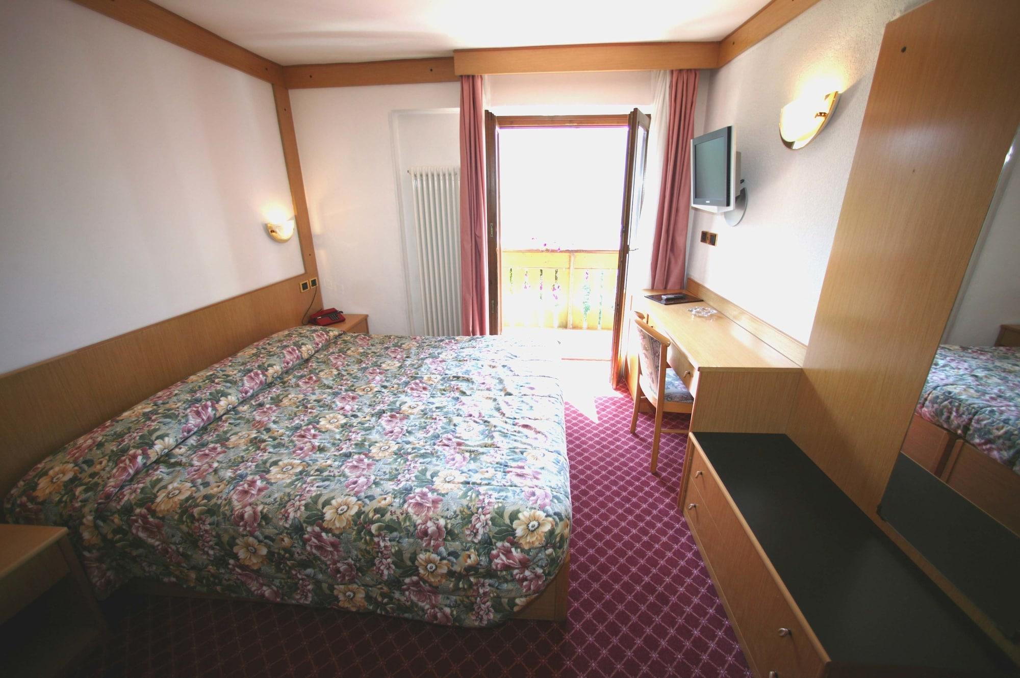 Alpen Hotel Vidi Мадонна-ді-Кампільйо Екстер'єр фото