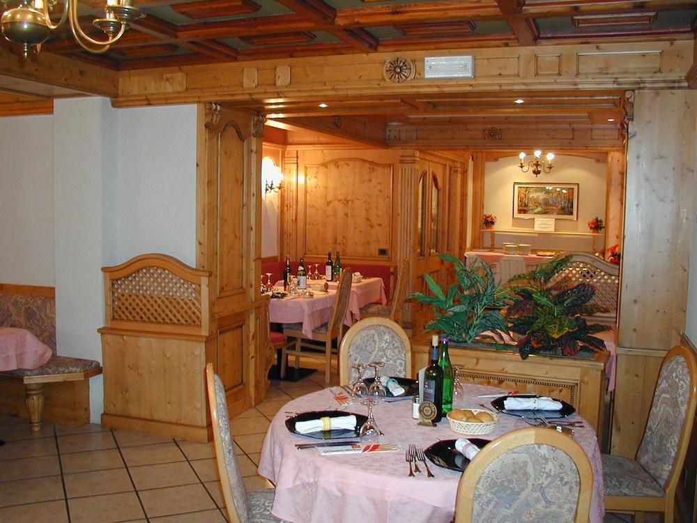 Alpen Hotel Vidi Мадонна-ді-Кампільйо Екстер'єр фото